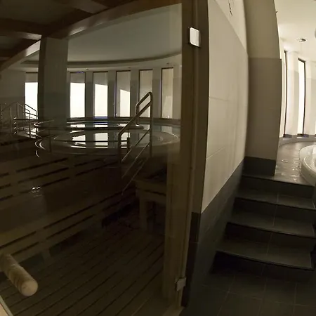 Charisma زاكوباني